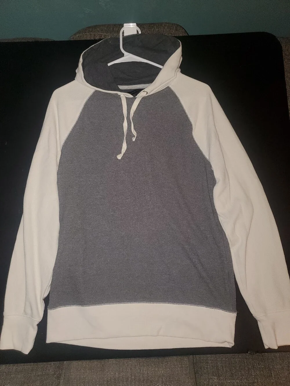 BANANA REPUBLIC MEN'S MEDIUM WAFFLE KNIT HOODED SWEATSHIRT CREAM GRAY COLOR